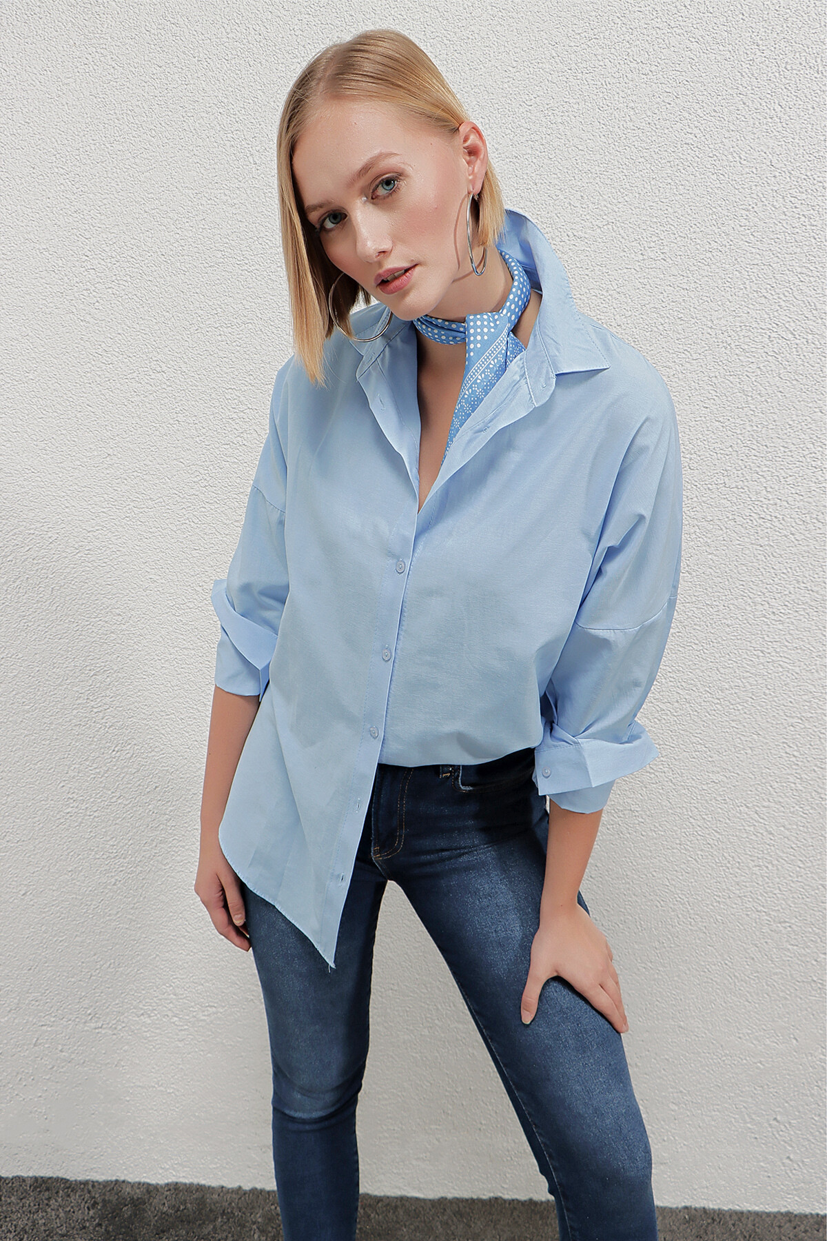 Kadın Gök Mavi Oversize Uzun Basic Gömlek HZL22W-BD139001
