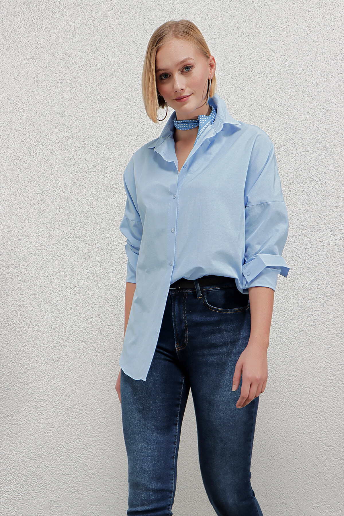 Kadın Gök Mavi Oversize Uzun Basic Gömlek HZL22W-BD139001