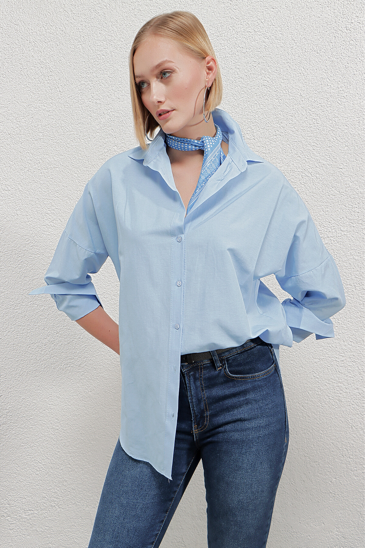 Kadın Gök Mavi Oversize Uzun Basic Gömlek HZL22W-BD139001