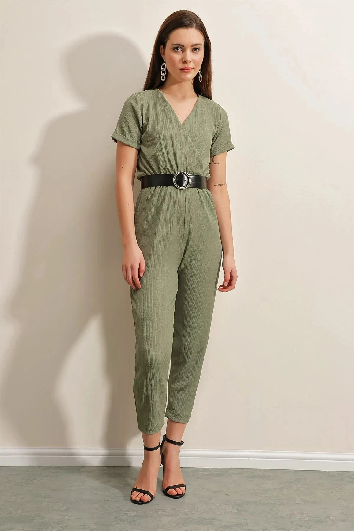 Kadın Haki Beli Lastikli  V Yaka Deri Kemerli Örme Tulum HZL23S-BD170221