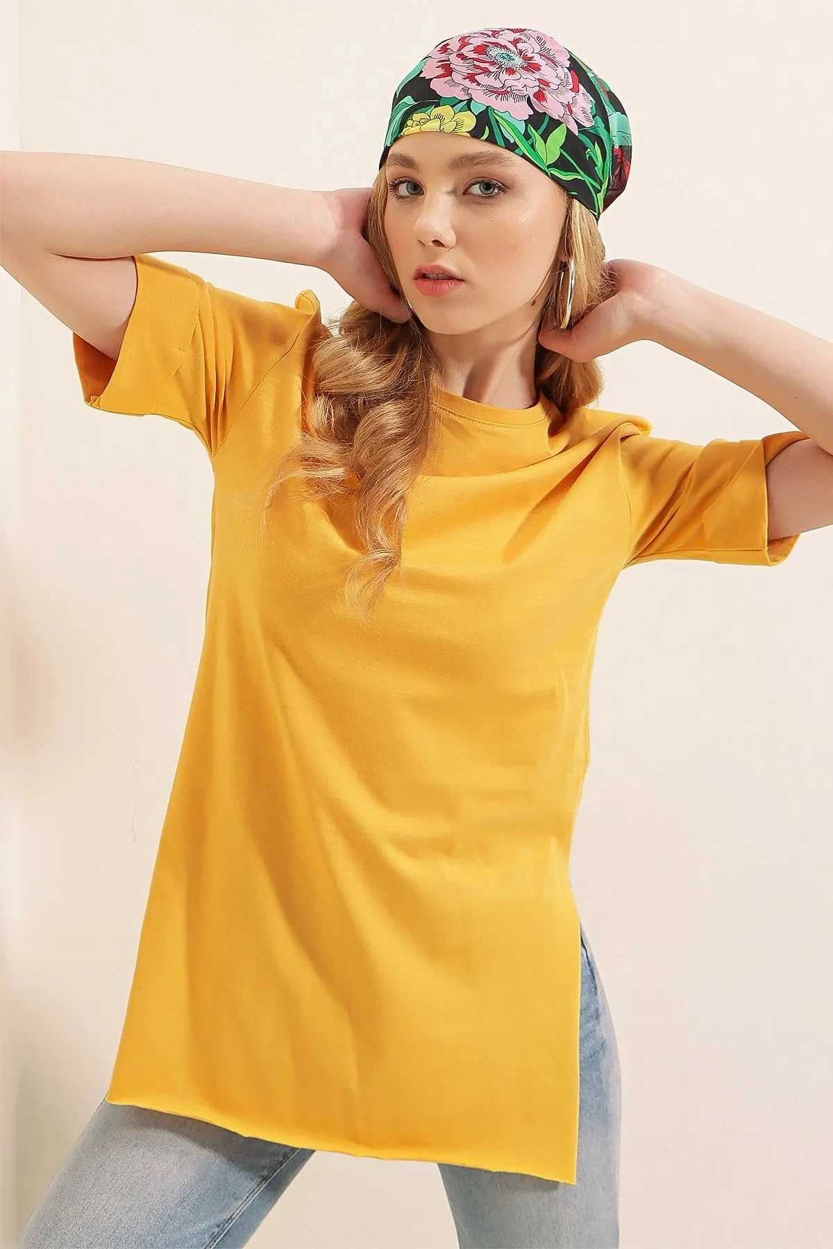 Kadın Hardal Bisiklet Yaka Yandan Yırtmaçlı Kolu Katlı Oversize Örme T-Shirt HZL22S-BD143251
