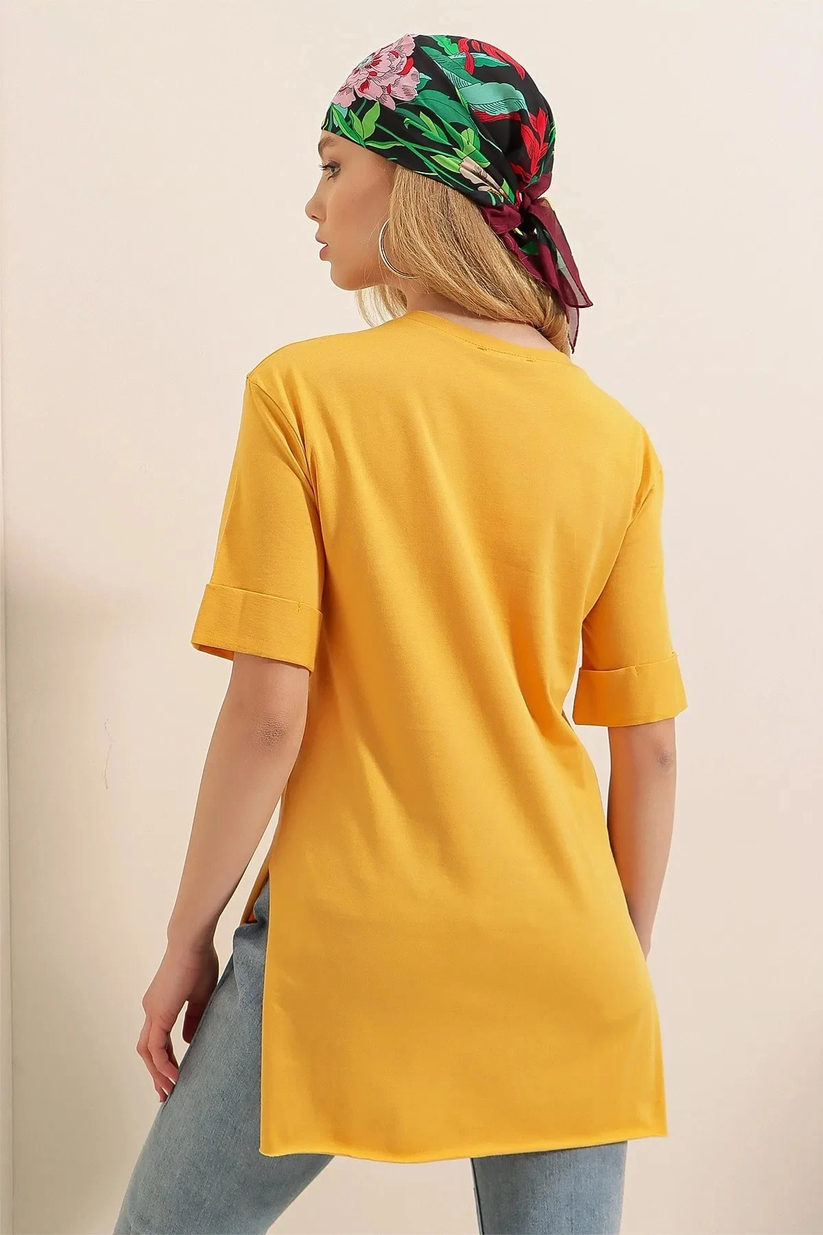 Kadın Hardal Bisiklet Yaka Yandan Yırtmaçlı Kolu Katlı Oversize Örme T-Shirt HZL22S-BD143251