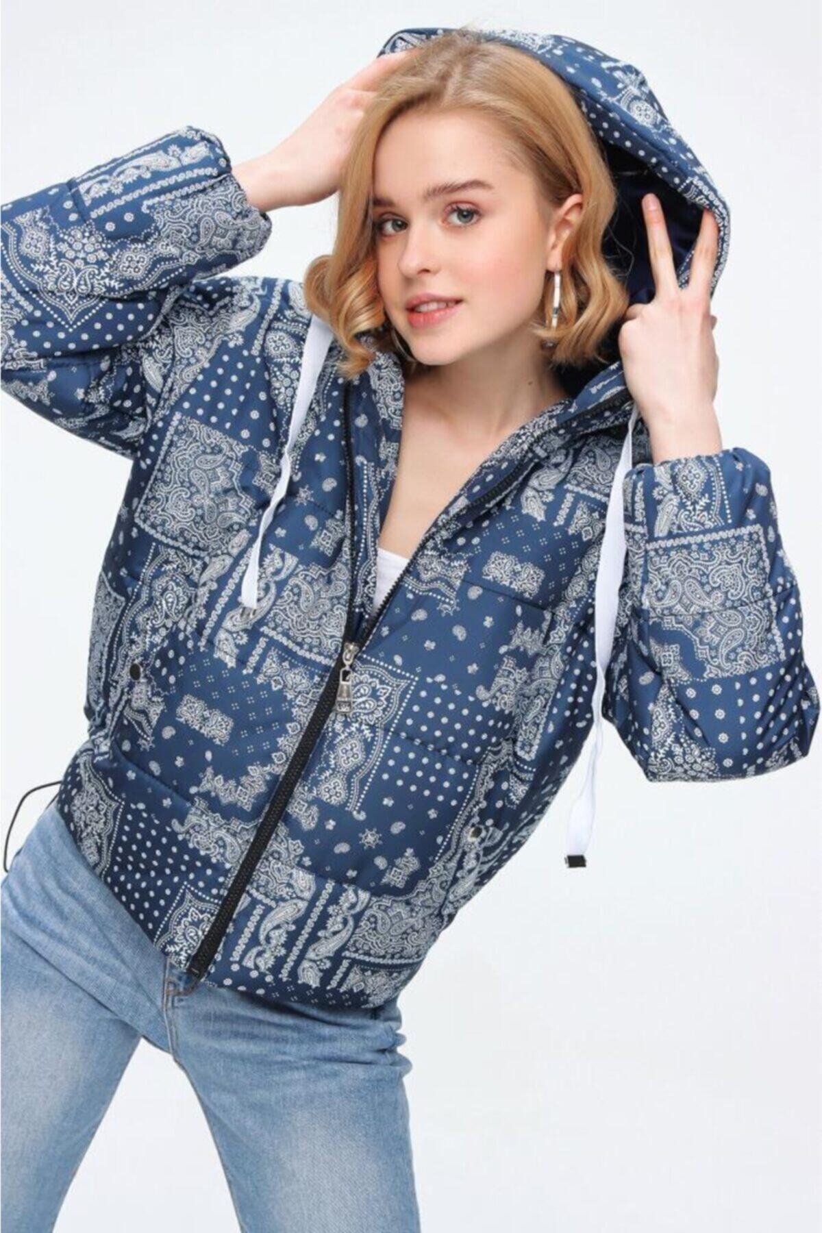 Kadın İndigo Bel Büzgülü Kapüşonlu Şişme Mont HZL22W-BD151251