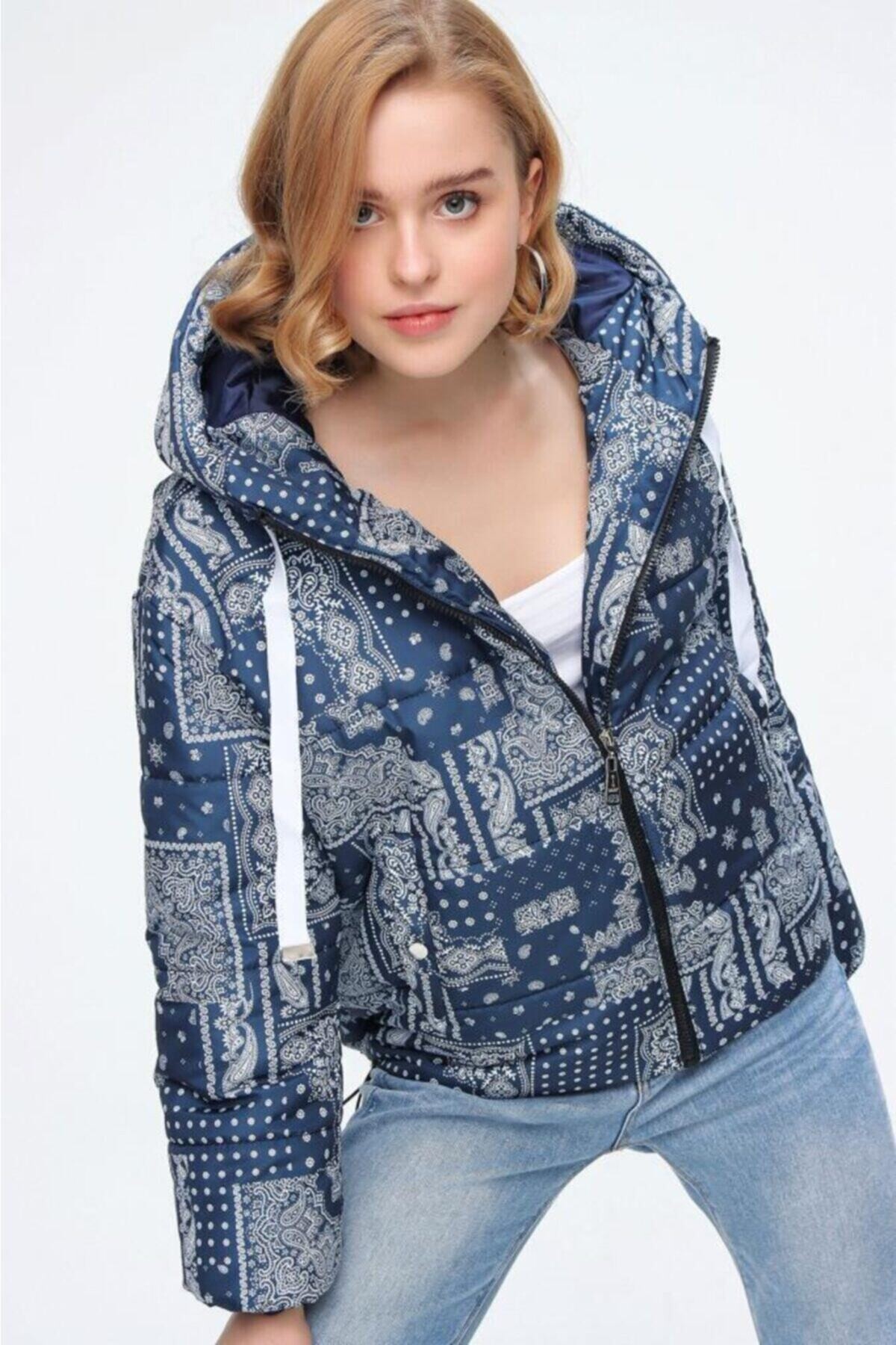 Kadın İndigo Bel Büzgülü Kapüşonlu Şişme Mont HZL22W-BD151251