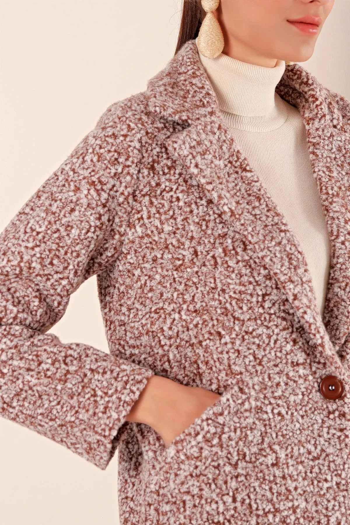 Kadın Kırçıllı Kahverengi Tek Düğmeli Çift Cepli Astarlı Buklet Kaşe Kaban HZL22W-BD190821