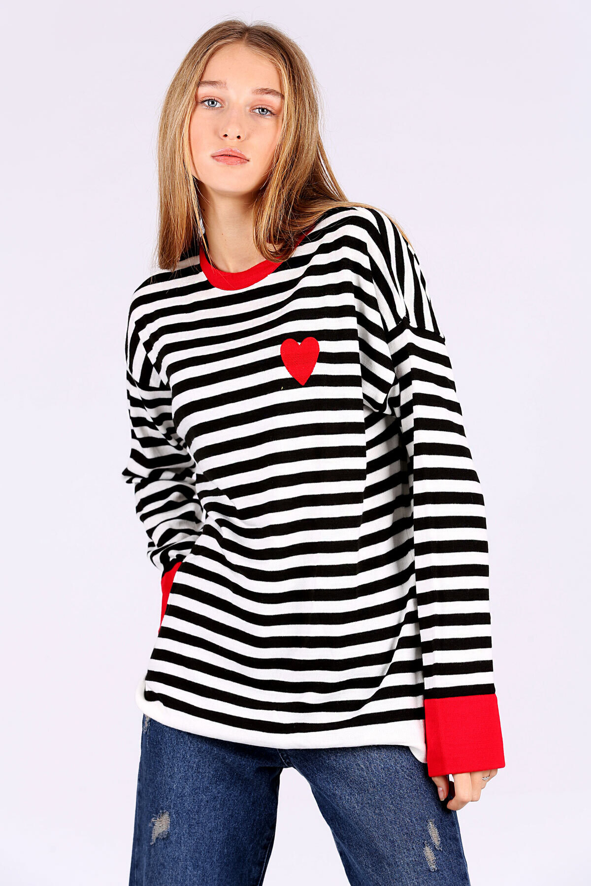 Kadın Kırmızı Beyaz Nakışlı Çizgili Oversize Triko Kazak HZL22W-BD1100521