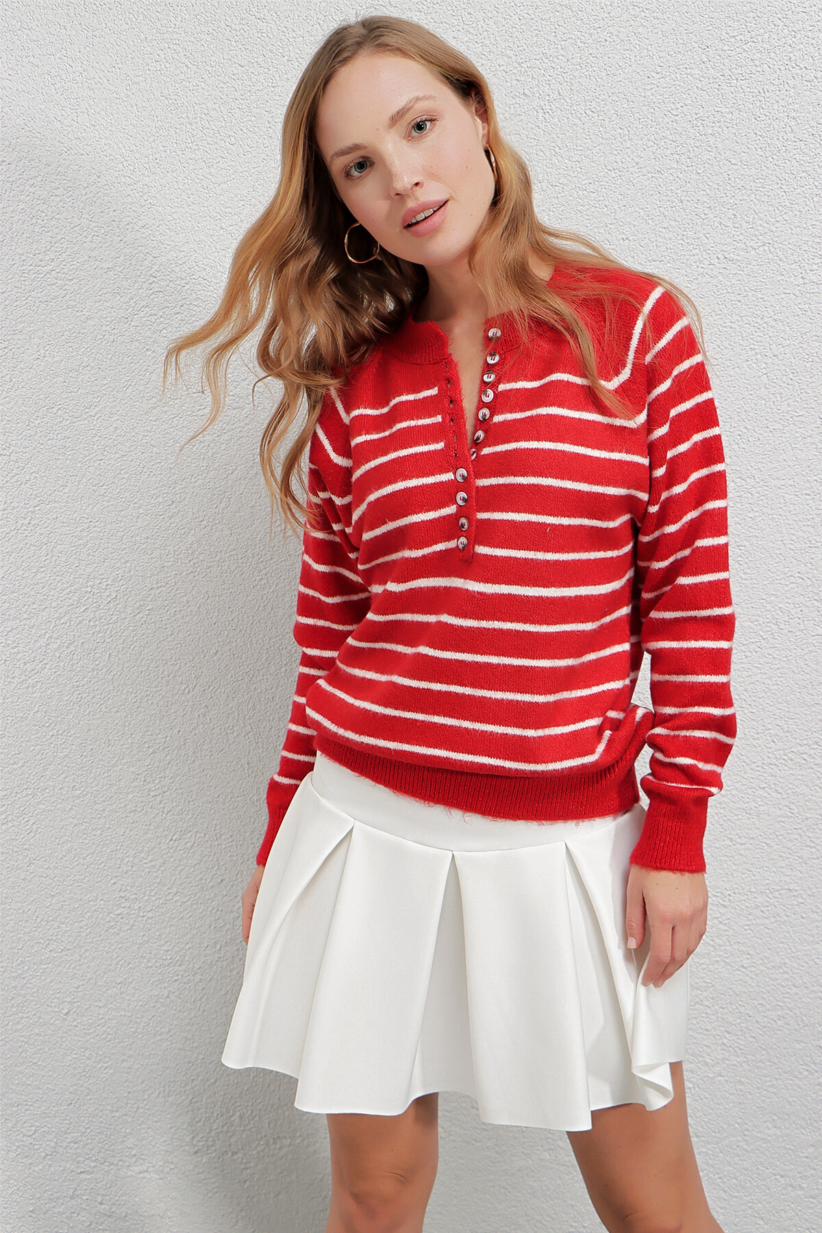 Kadın Kırmızı Hafif Balon Kol Çizgili Düğmeli Yaka Triko Kazak HZL23W-BD1101491