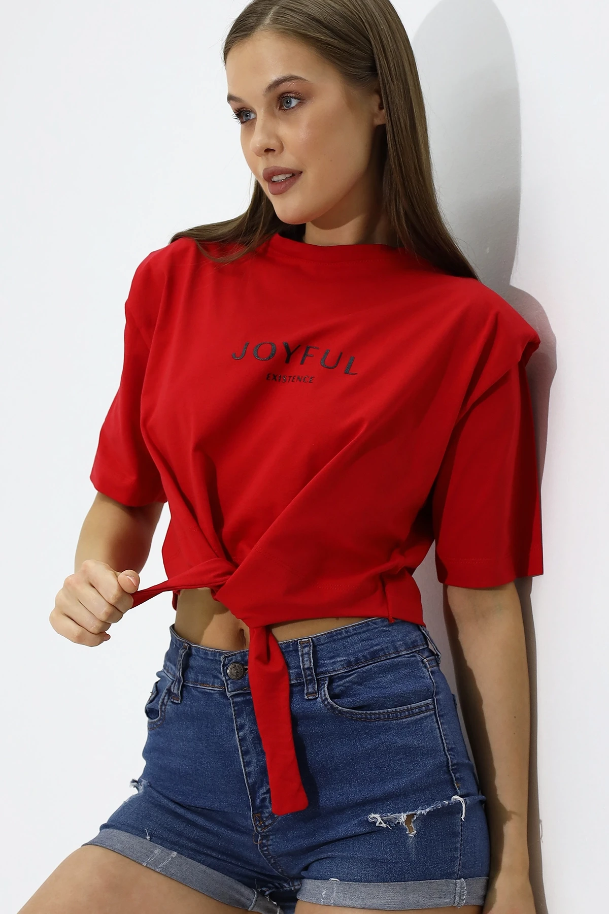 Kadın Kırmızı Yazı Baskılı Oversize Vatkalı  Bel Detay Örme T-Shirt  HZL23S-DSB120231