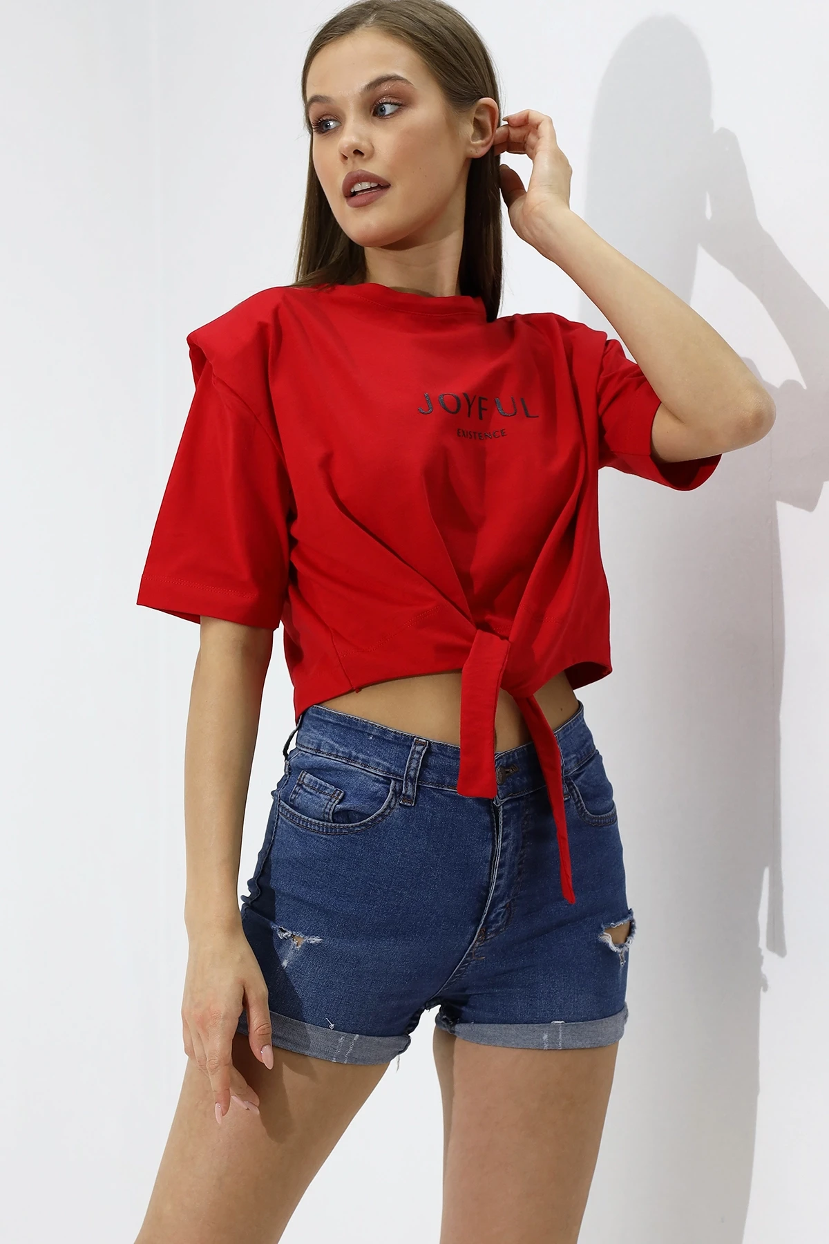 Kadın Kırmızı Yazı Baskılı Oversize Vatkalı  Bel Detay Örme T-Shirt  HZL23S-DSB120231