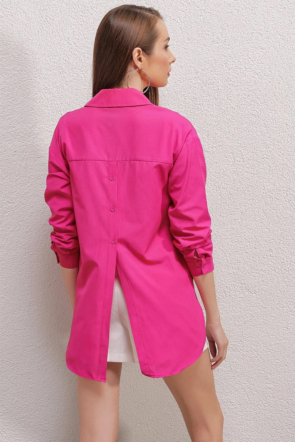 Kadın Koyu Pembe Arkası Düğmeli Boyfriend Poplin Gömlek HZL22S-BD139521