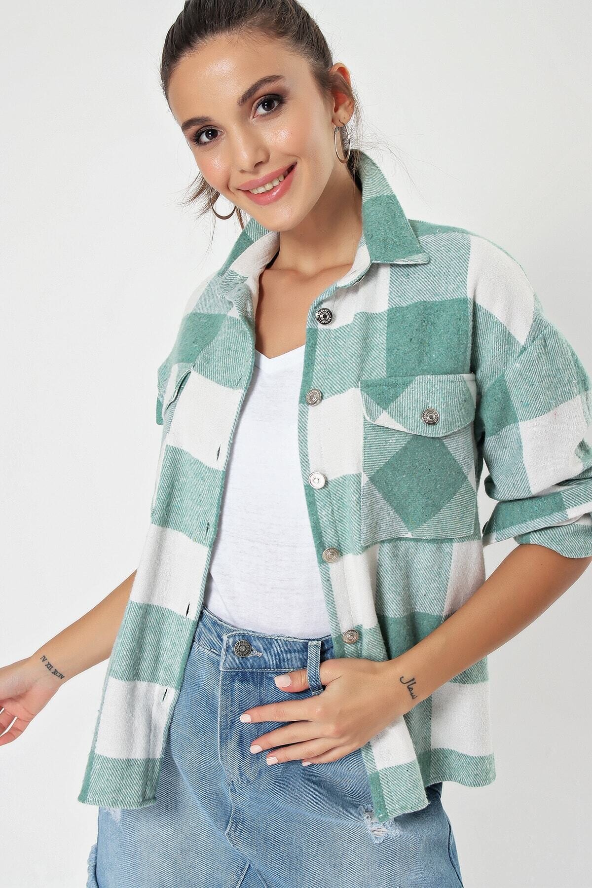 Kadın Koyu Yeşil Çift Cep Kapaklı Metal Düğmeli Ekose Desen Kaşe Oduncu Gömlek HZL22W-BD138541