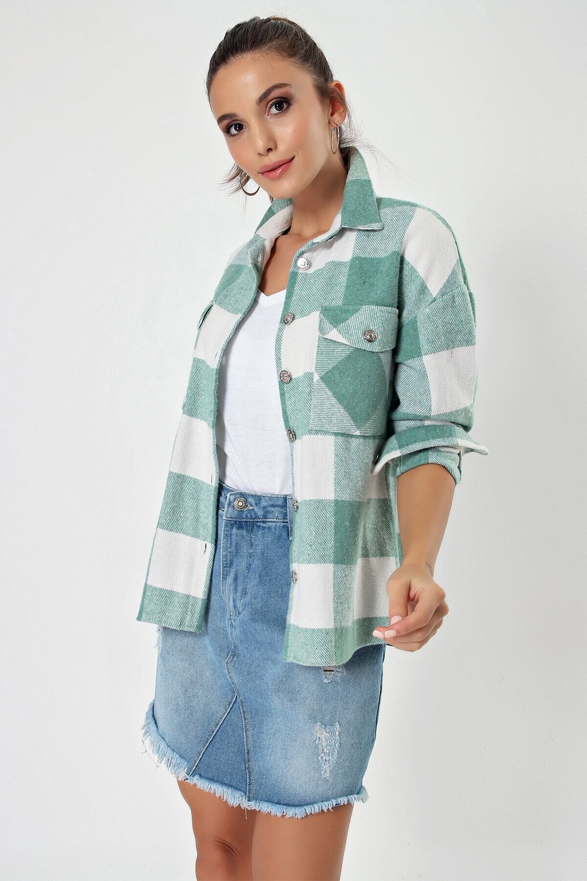 Kadın Koyu Yeşil Çift Cep Kapaklı Metal Düğmeli Ekose Desen Kaşe Oduncu Gömlek HZL22W-BD138541