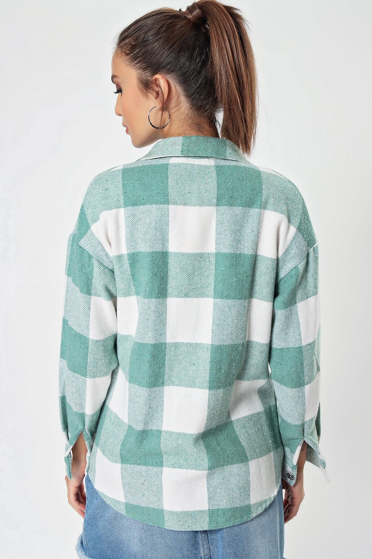 Kadın Koyu Yeşil Çift Cep Kapaklı Metal Düğmeli Ekose Desen Kaşe Oduncu Gömlek HZL22W-BD138541