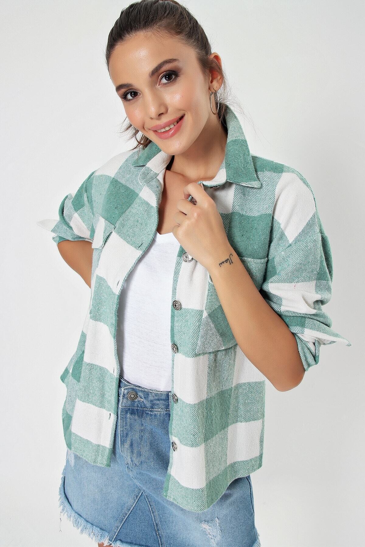 Kadın Koyu Yeşil Çift Cep Kapaklı Metal Düğmeli Ekose Desen Kaşe Oduncu Gömlek HZL22W-BD138541