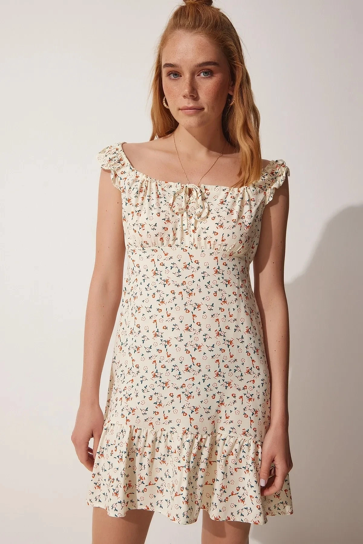 Kadın Krem Çiçekli Carmen Yaka Yazlık Viskon Elbise HZL22S-BD124101