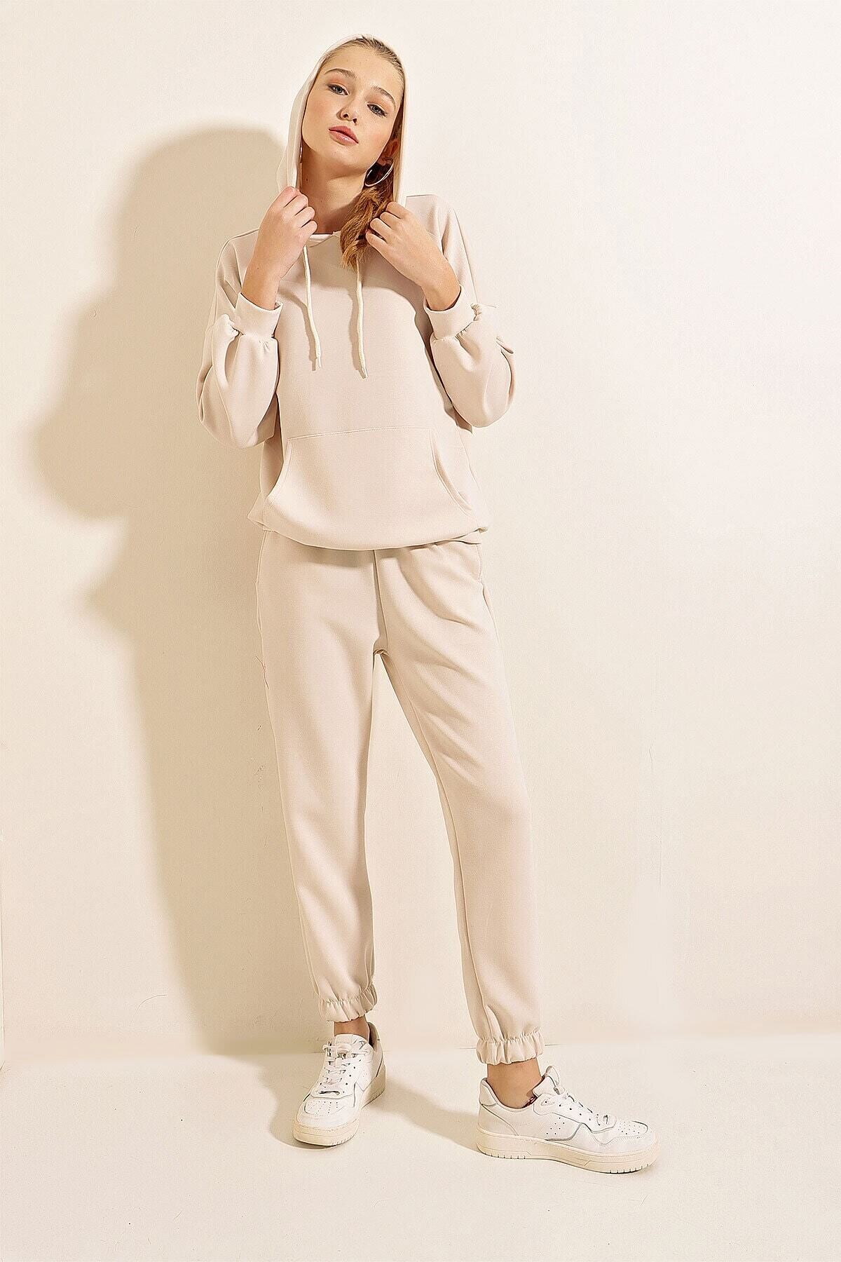 Kadın Krem Kapüşonlu Kanguru Cepli Bileği Lastikli Eşofman Takımı HZL22w-BD1553771