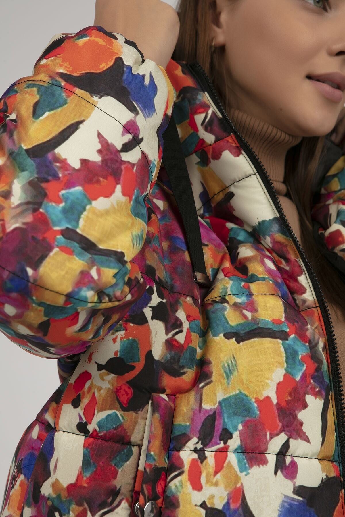 Kadın Krem Mor Desen Bel Büzgülü Kapüşonlu Şişme Mont HZL22W-BD151251