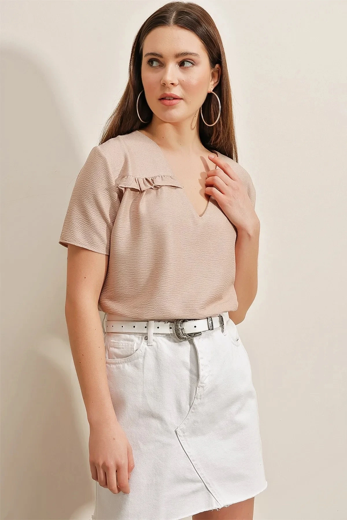 Kadın Krem Oversize Fırfırlı V Yaka Örme Bluz HZL23S-BD104581