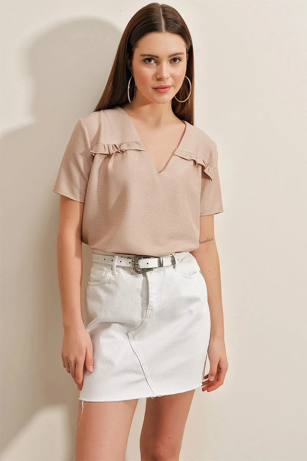 Kadın Krem Oversize Fırfırlı V Yaka Örme Bluz HZL23S-BD104581