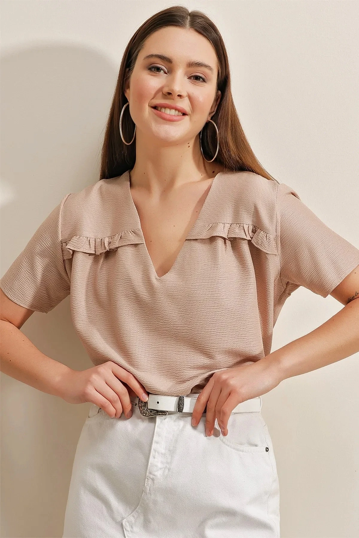 Kadın Krem Oversize Fırfırlı V Yaka Örme Bluz HZL23S-BD104581