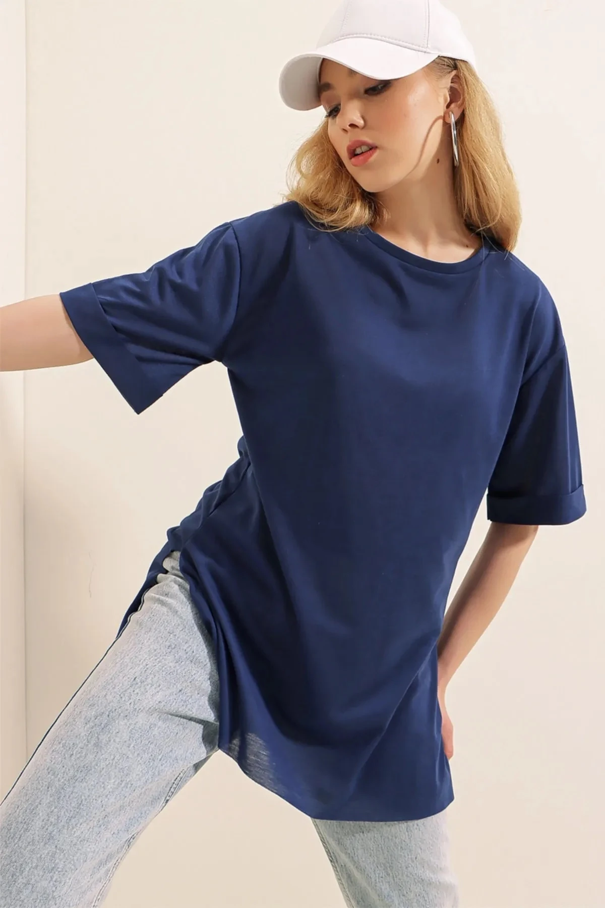 Kadın Lacivert Bisiklet Yaka Yandan Yırtmaçlı Kolu Katlı Oversize Örme T-Shirt HZL22S-BD143251