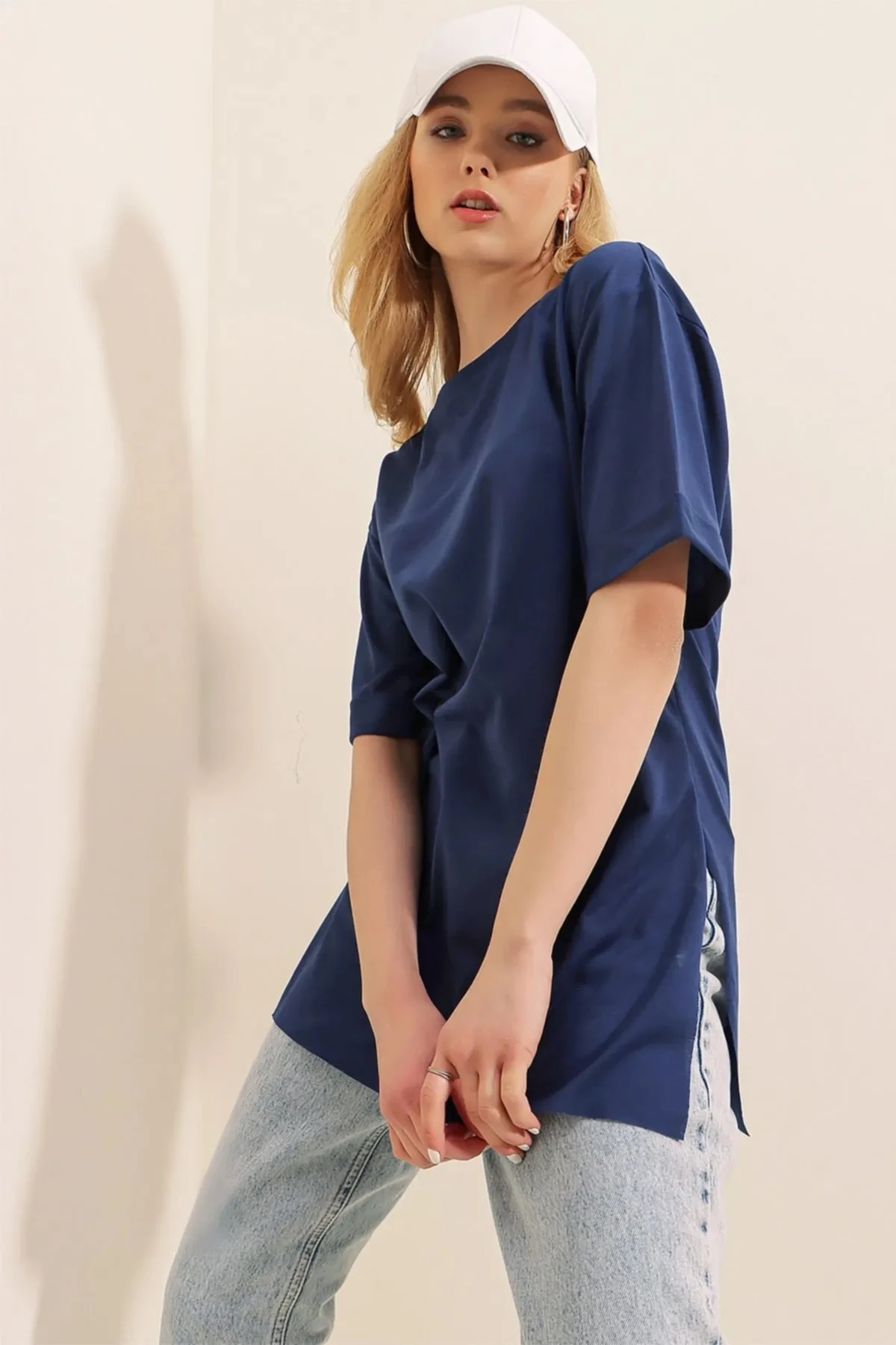 Kadın Lacivert Bisiklet Yaka Yandan Yırtmaçlı Kolu Katlı Oversize Örme T-Shirt HZL22S-BD143251