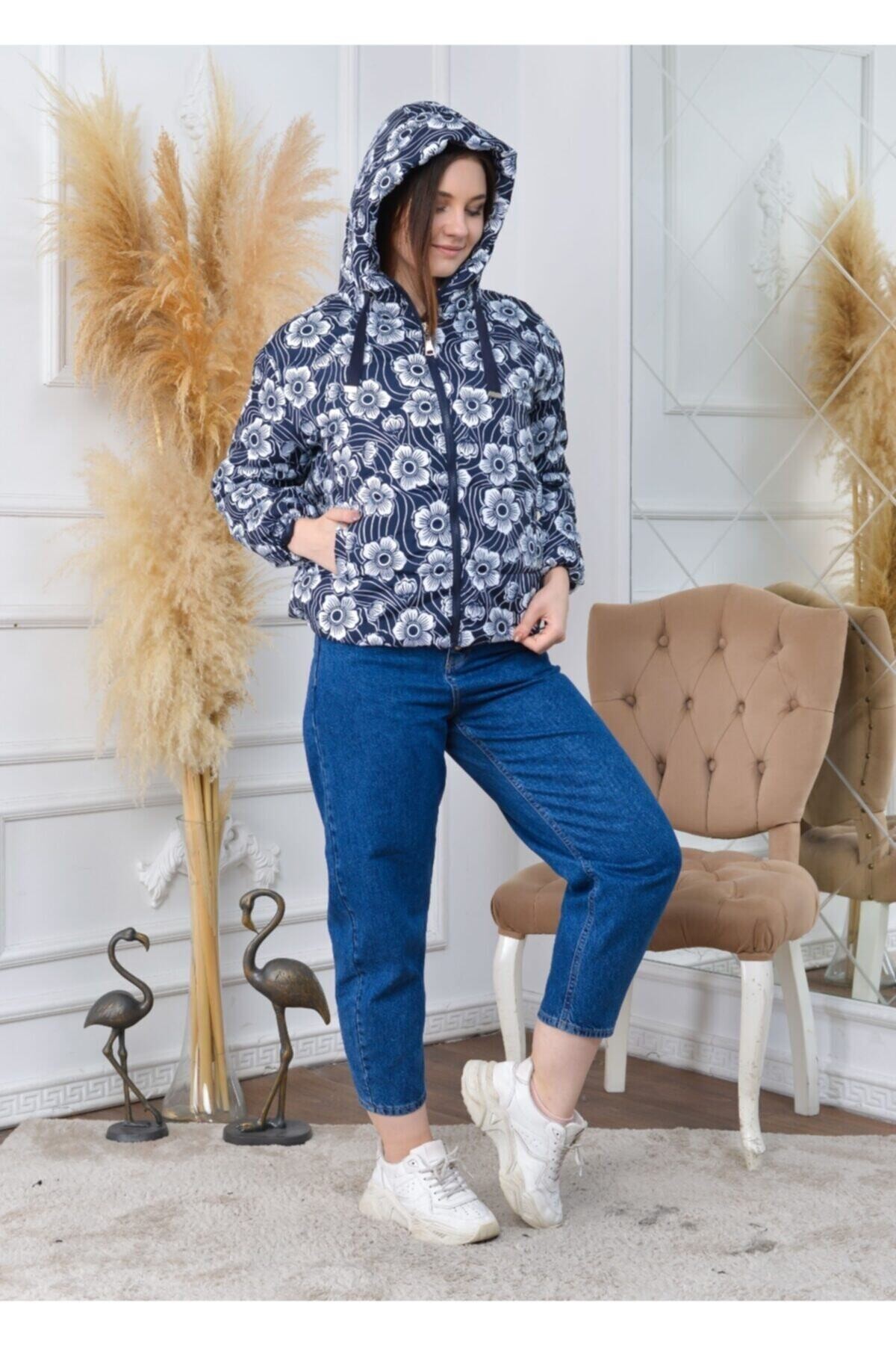 Kadın Lacivert Papatya Desen Bel Büzgülü Kapüşonlu Şişme Mont HZL22W-BD151251