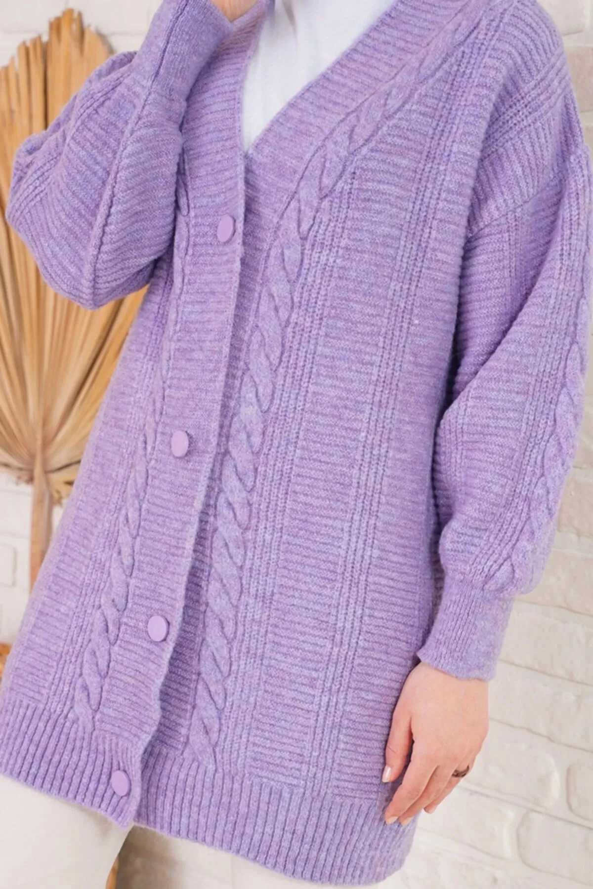 Kadın Tesettür Lila Saç Örgü Desen Uzun Düğmeli Rahat Kesim Triko Hırka HZL24W-BD1100691