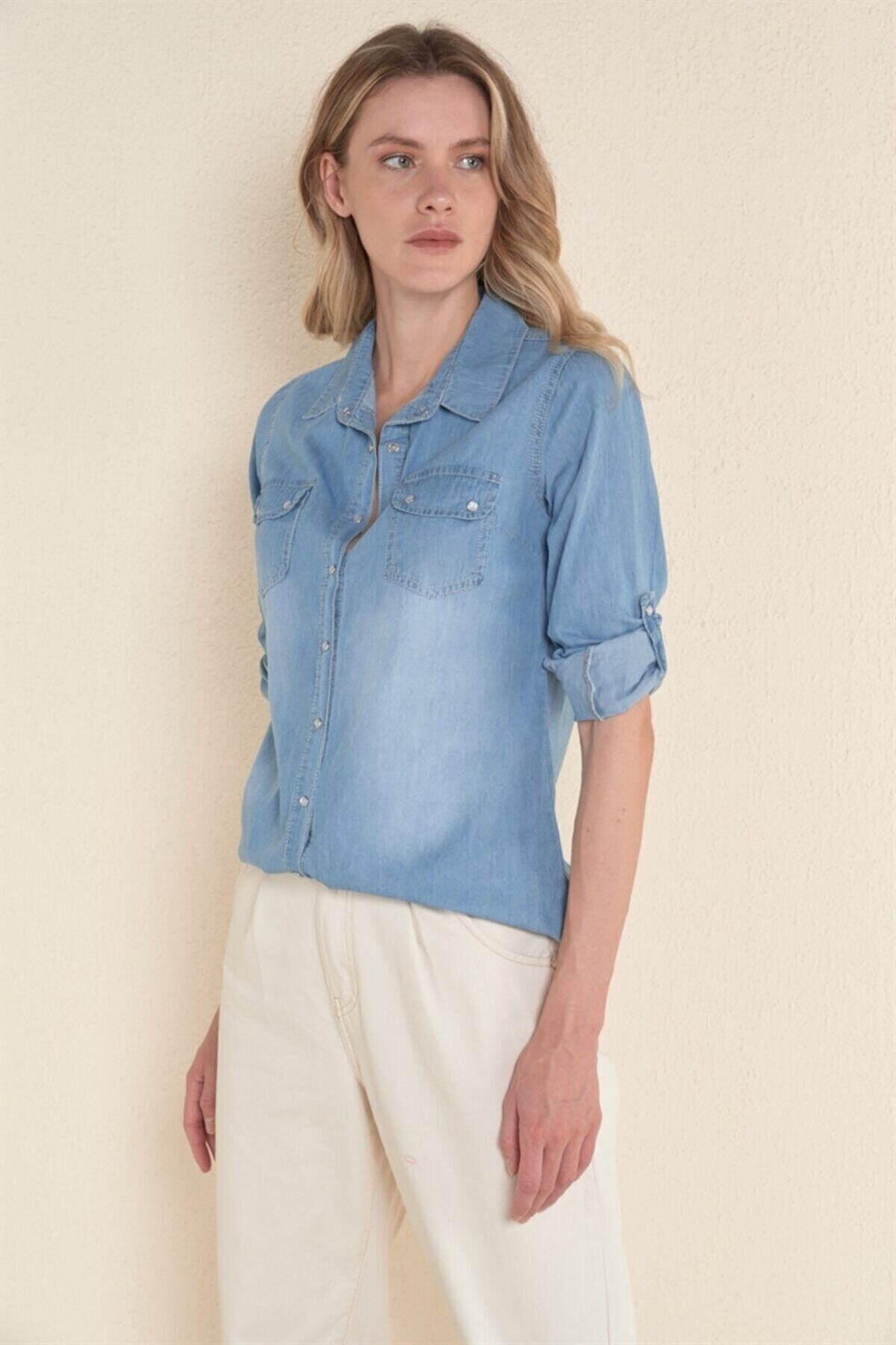 Kadın Mavi Basic Çift Cepli Çıtçıtlı Kot Gömlek HZL22W-BD134531