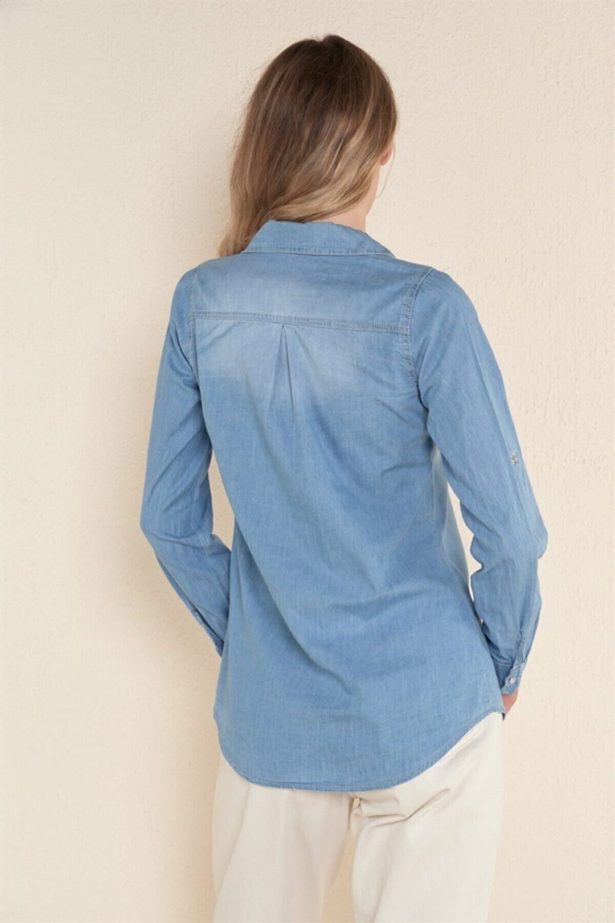 Kadın Mavi Basic Çift Cepli Çıtçıtlı Kot Gömlek HZL22W-BD134531