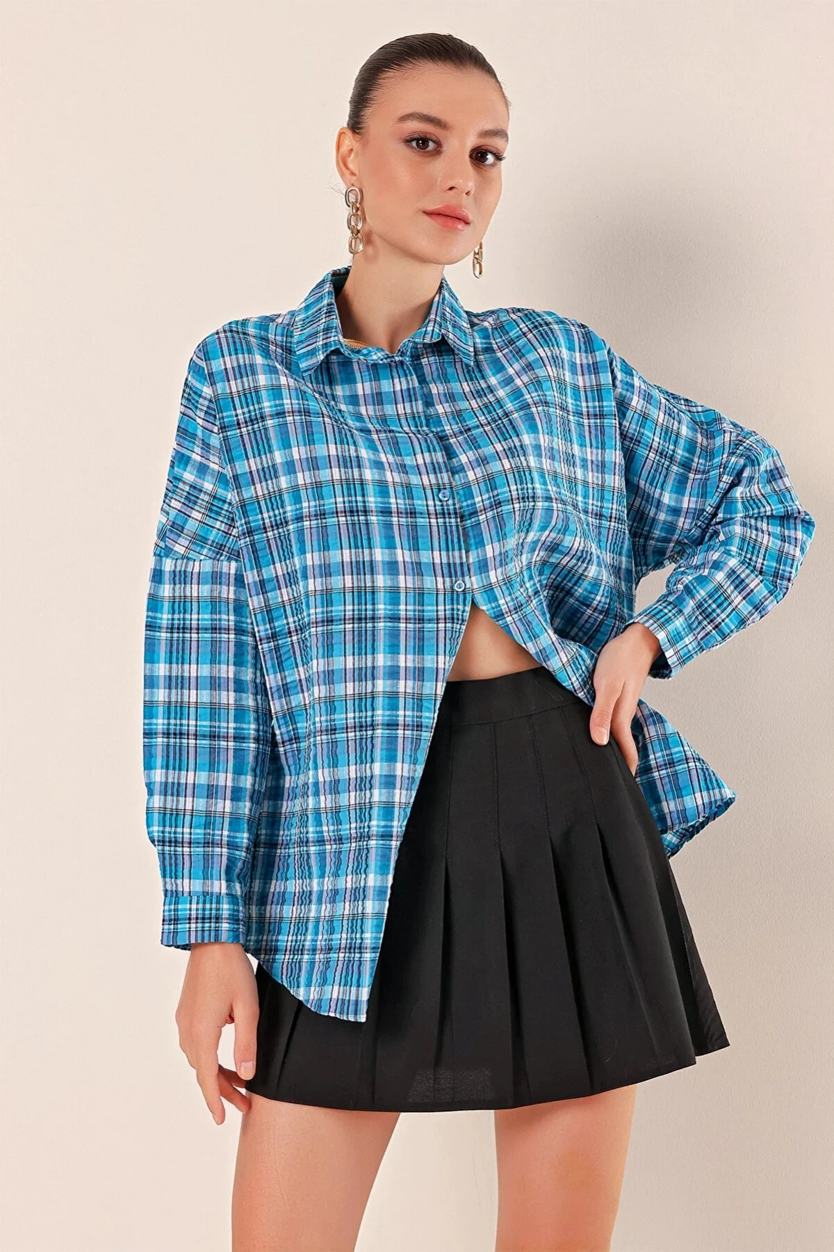 Kadın Mavi Beyaz Lacivert Çizgi Kareli Ekose Gömlek HZL22W-BD1201451