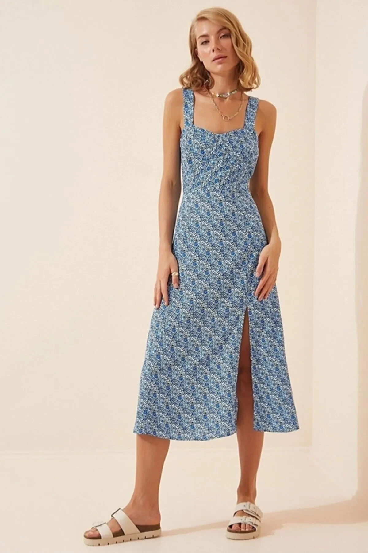 Kadın Mavi Çiçekli Kare Yaka Yazlık Viskon Elbise HZL23S-BD122821