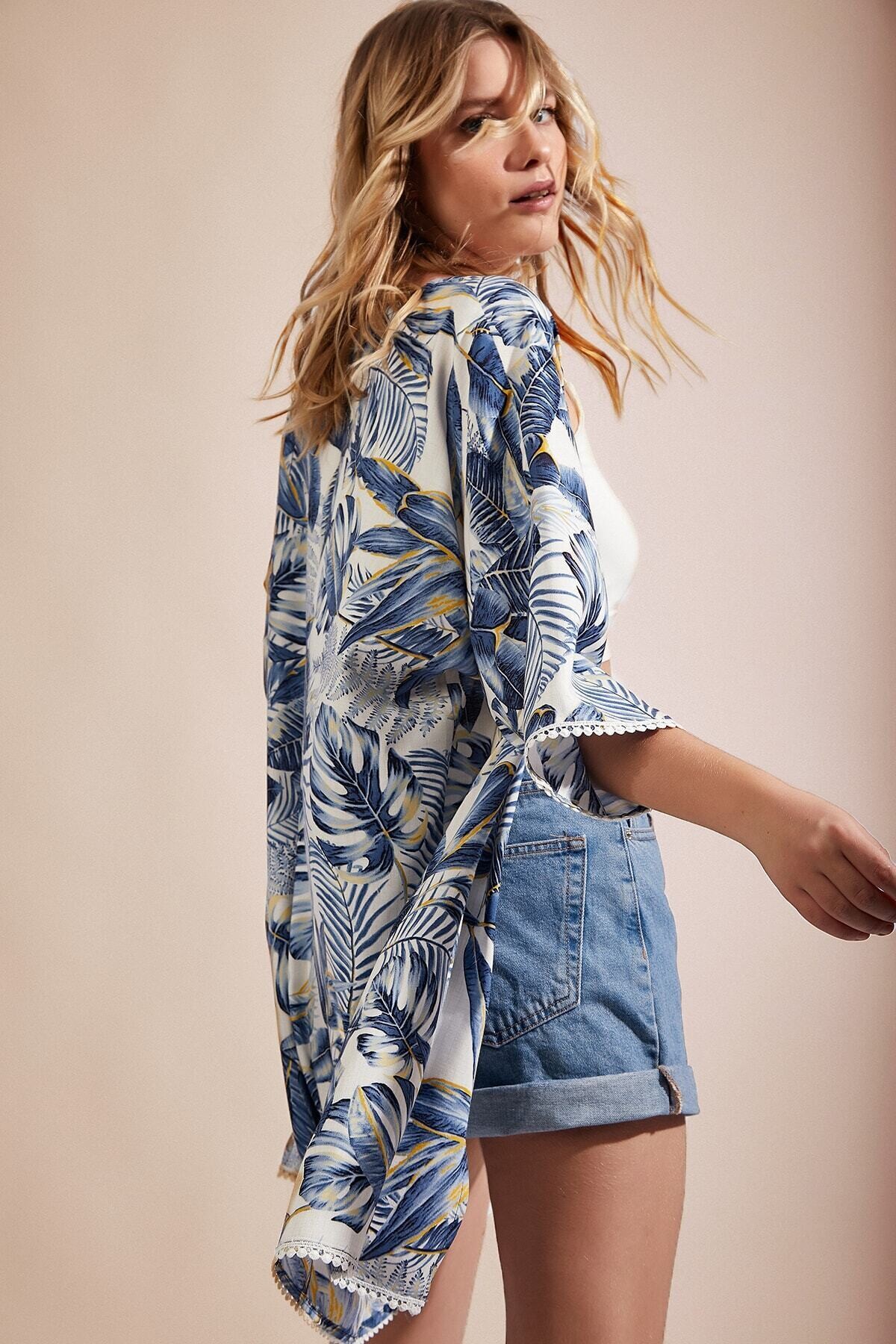 Kadın Mavi Tropik Desenli Güpür Detaylı Uzun Kimono HZL21S-5832