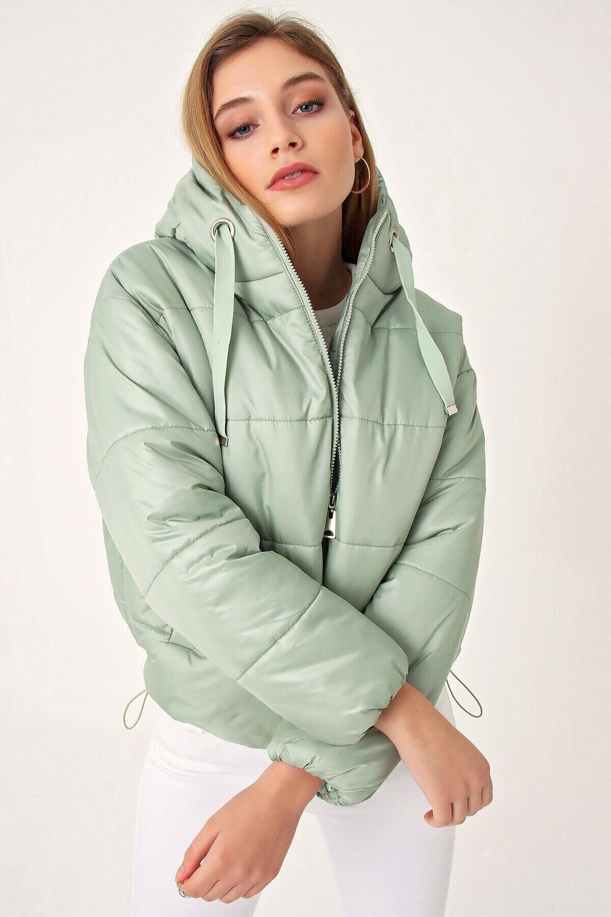 Kadın Mint Yeşil Kapüşonlu Bel Büzgülü Şişme Mont HZL22W-BD151171