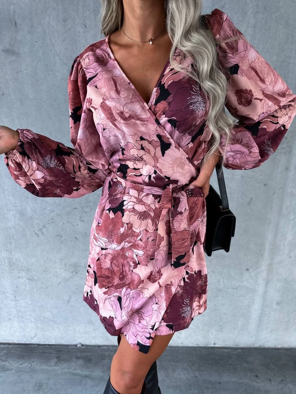 Kadın Pembe Çiçekli Beli Lastikli Ve Kuşaklı V Yaka Elbise HZL24S-BD121301