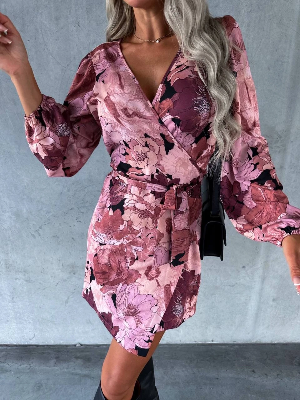 Kadın Pembe Çiçekli Beli Lastikli Ve Kuşaklı V Yaka Elbise HZL24S-BD121301