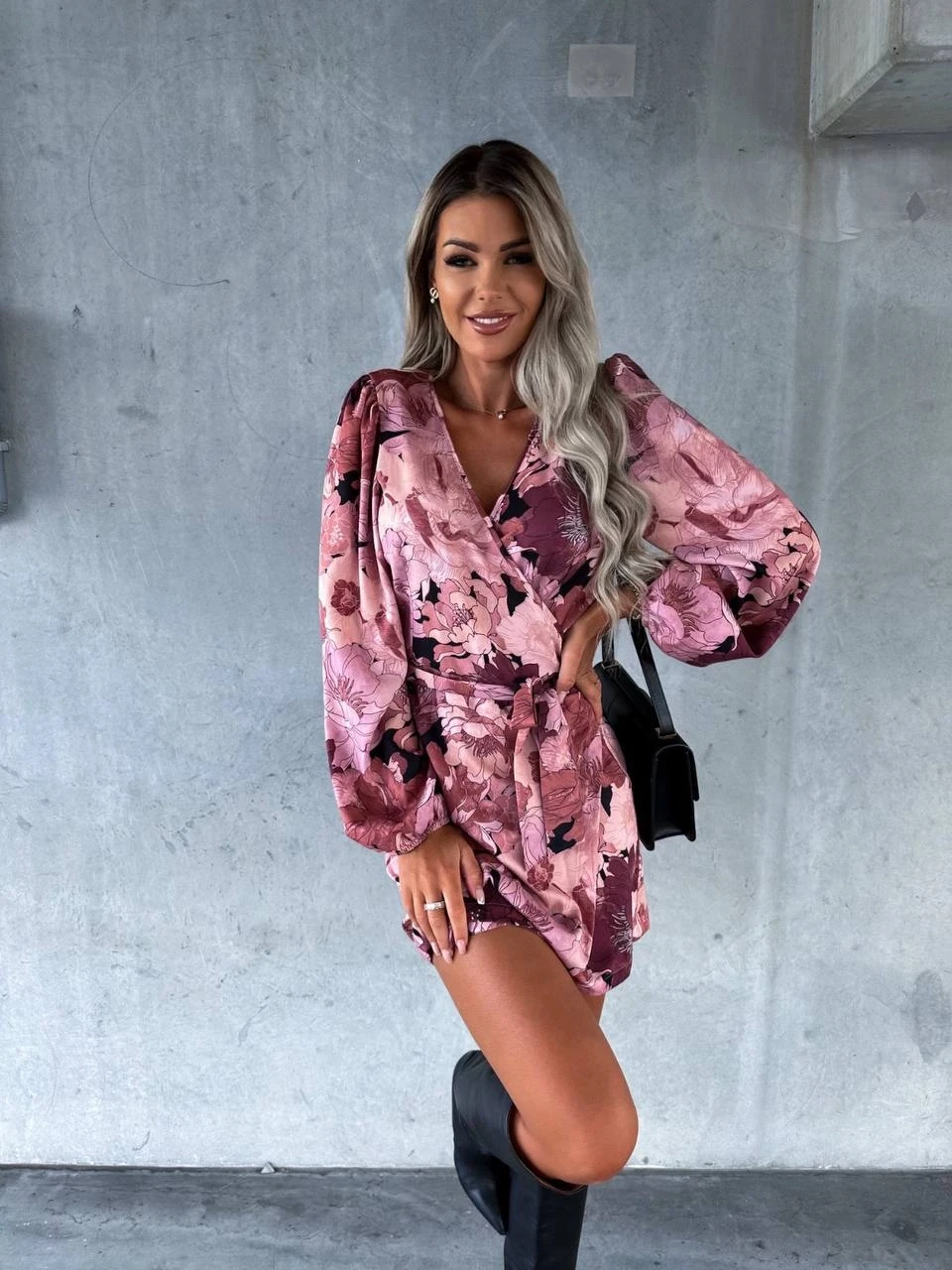 Kadın Pembe Çiçekli Beli Lastikli Ve Kuşaklı V Yaka Elbise HZL24S-BD121301