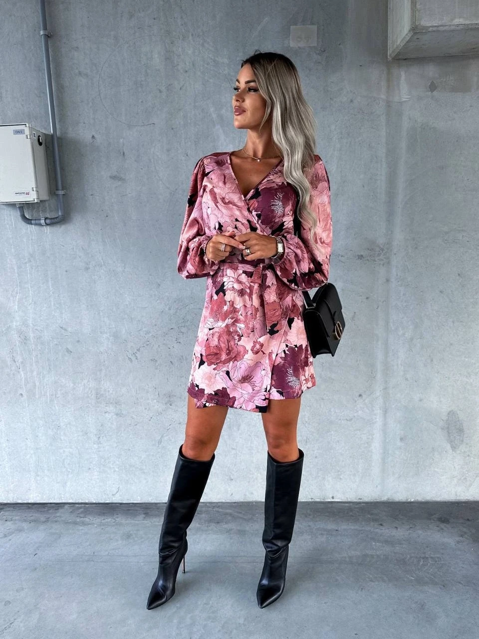 Kadın Pembe Çiçekli Beli Lastikli Ve Kuşaklı V Yaka Elbise HZL24S-BD121301