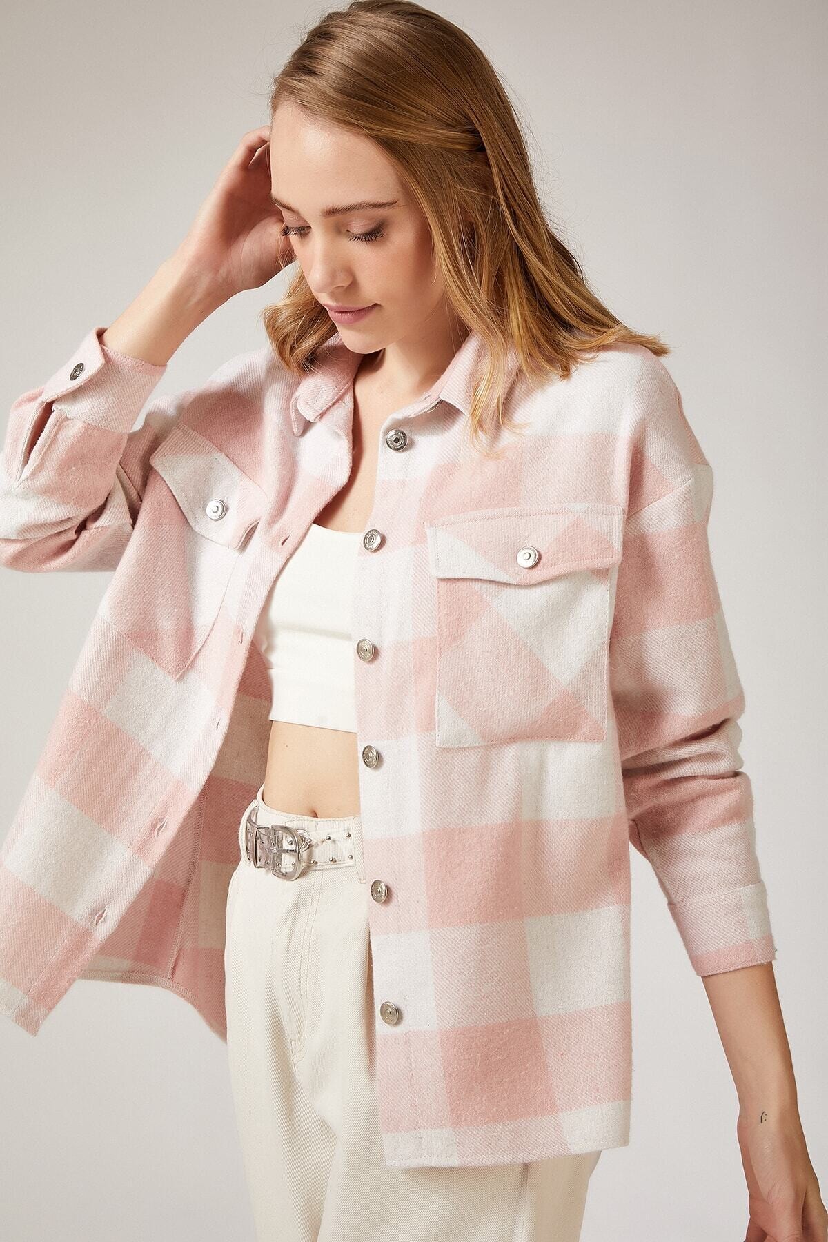 Kadın Pembe Çift Cep Kapaklı Metal Düğmeli Ekose Desen Kaşe Oduncu Gömlek HZL22W-BD138541