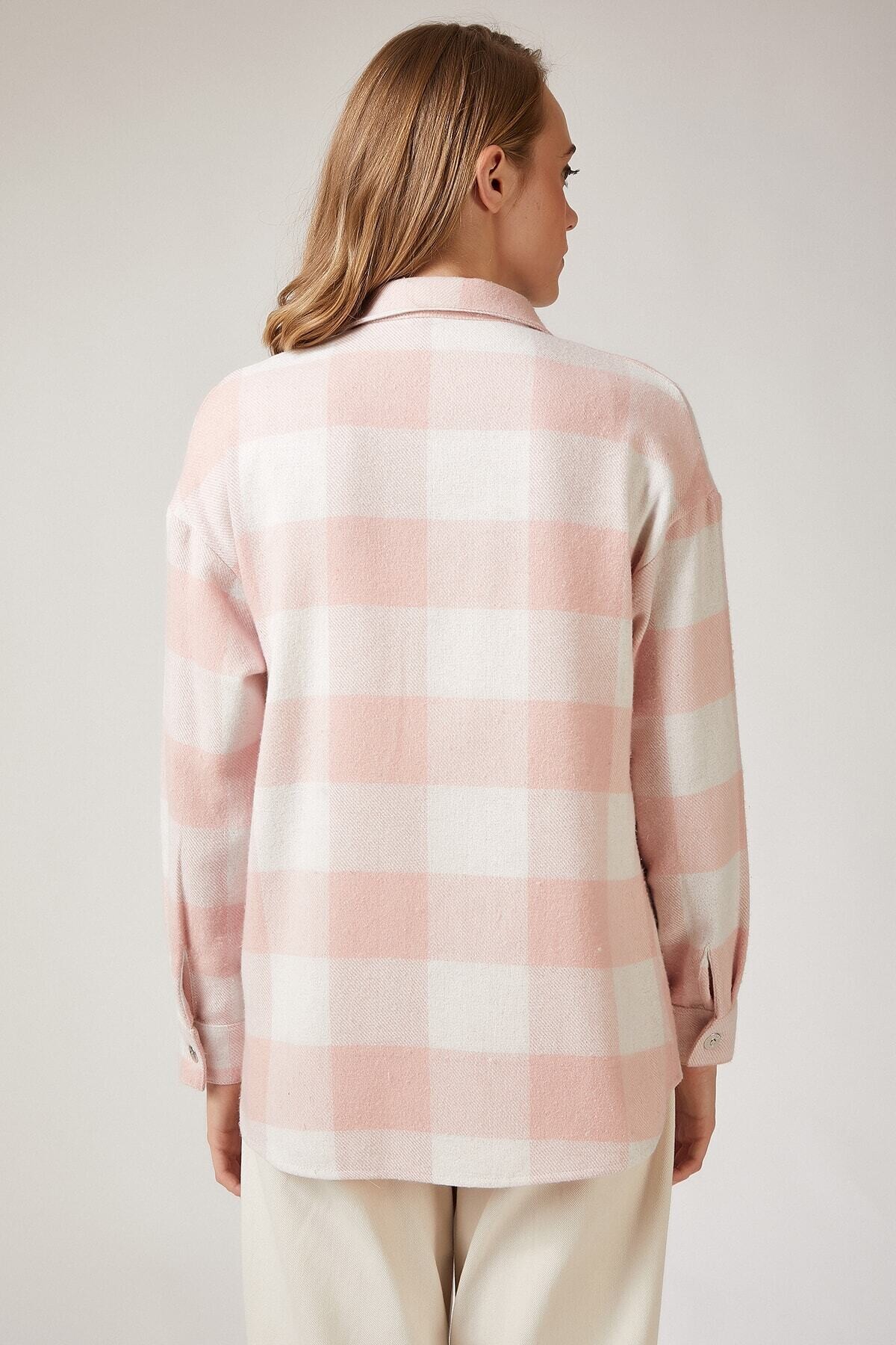 Kadın Pembe Çift Cep Kapaklı Metal Düğmeli Ekose Desen Kaşe Oduncu Gömlek HZL22W-BD138541