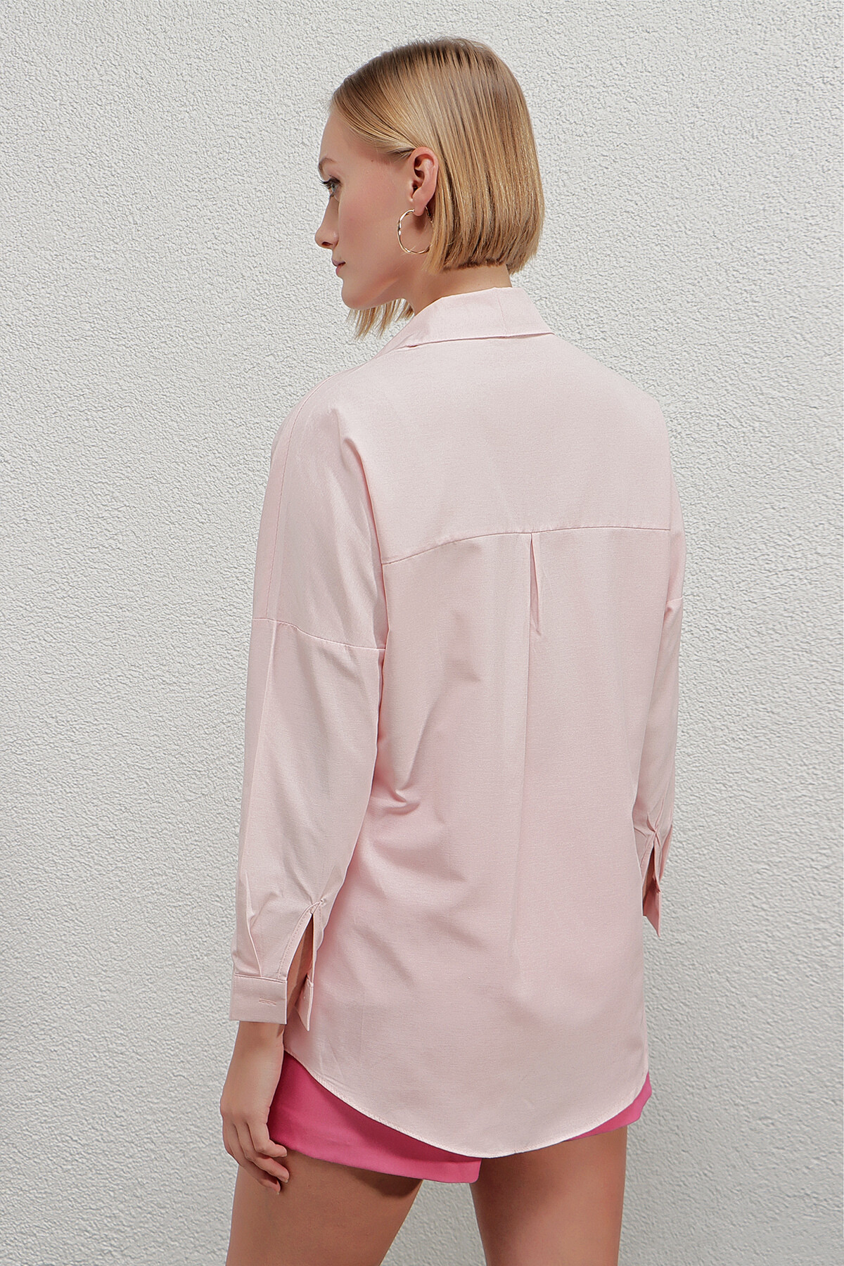 Kadın Pudra  Oversize Uzun Basic Gömlek HZL22W-BD139001