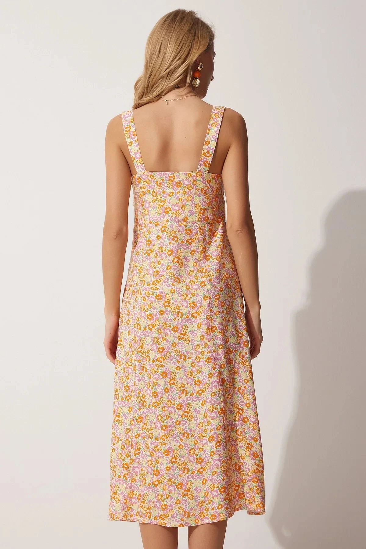 Kadın  Sarı Oranj Kare Yaka Çiçekli Yazlık Viskon Elbise HZL23S-BD122821