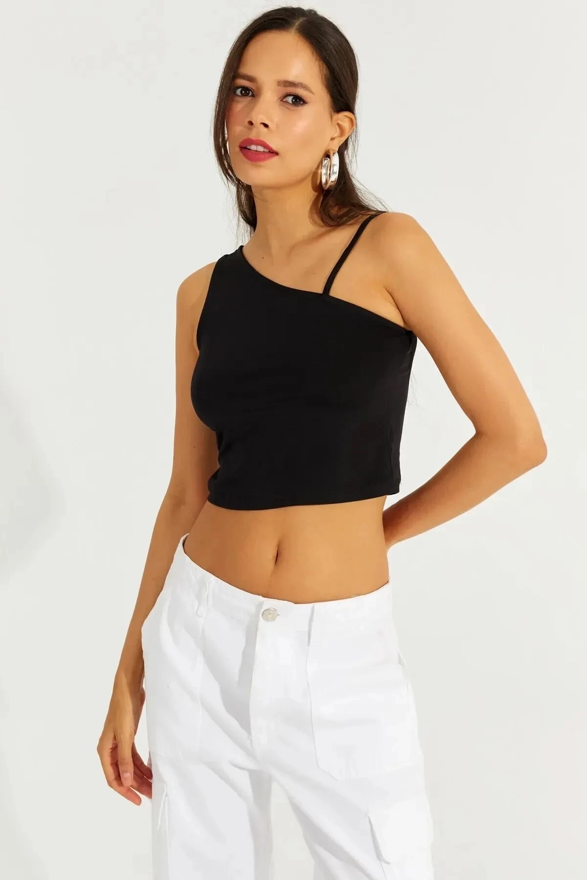 Kadın Siyah Askılı Tek Omuz Likralı Crop Bluz HZL23S-SND120171