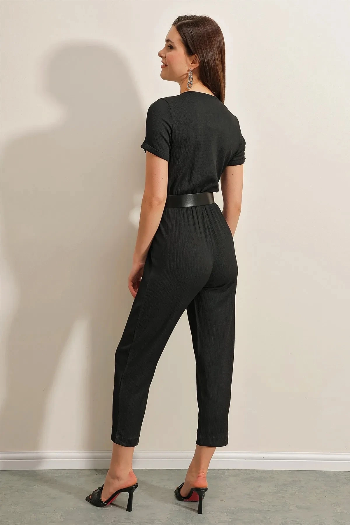 Kadın Siyah Beli Lastikli  V Yaka Deri Kemerli Örme Tulum HZL23S-BD170221