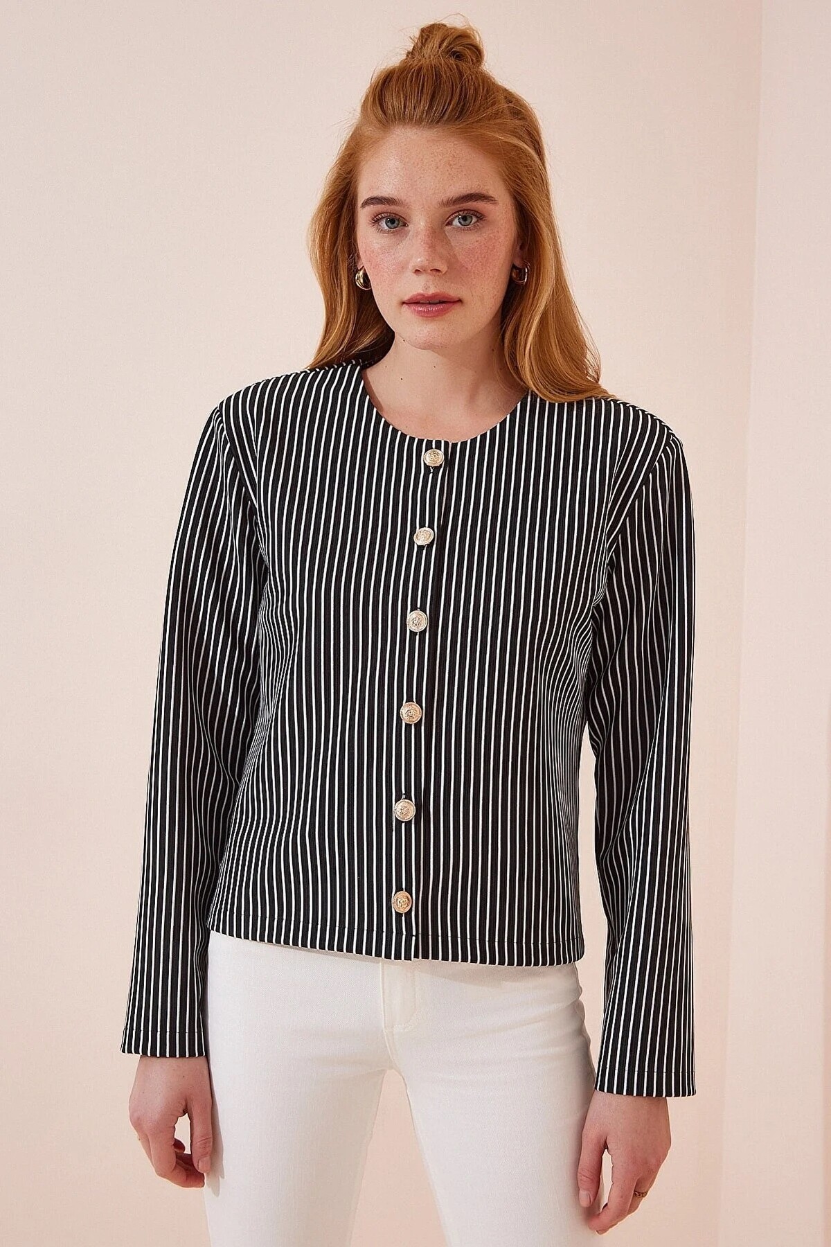 Kadın Siyah Beyaz Çizgili Düğmeli Sıfır Yaka Örme Ceket HZL23S-BD106811