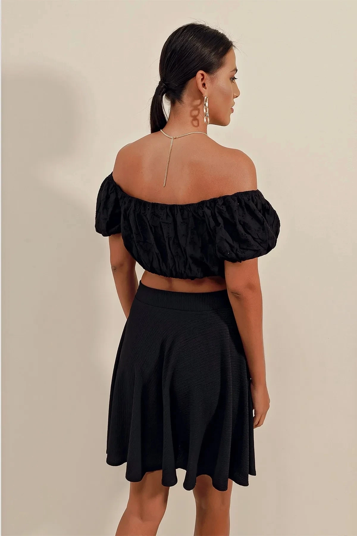 Kadın Siyah Carmen Yaka Bel Büzgülü Fistolu Straplez Bluz HZL23S-BD104811