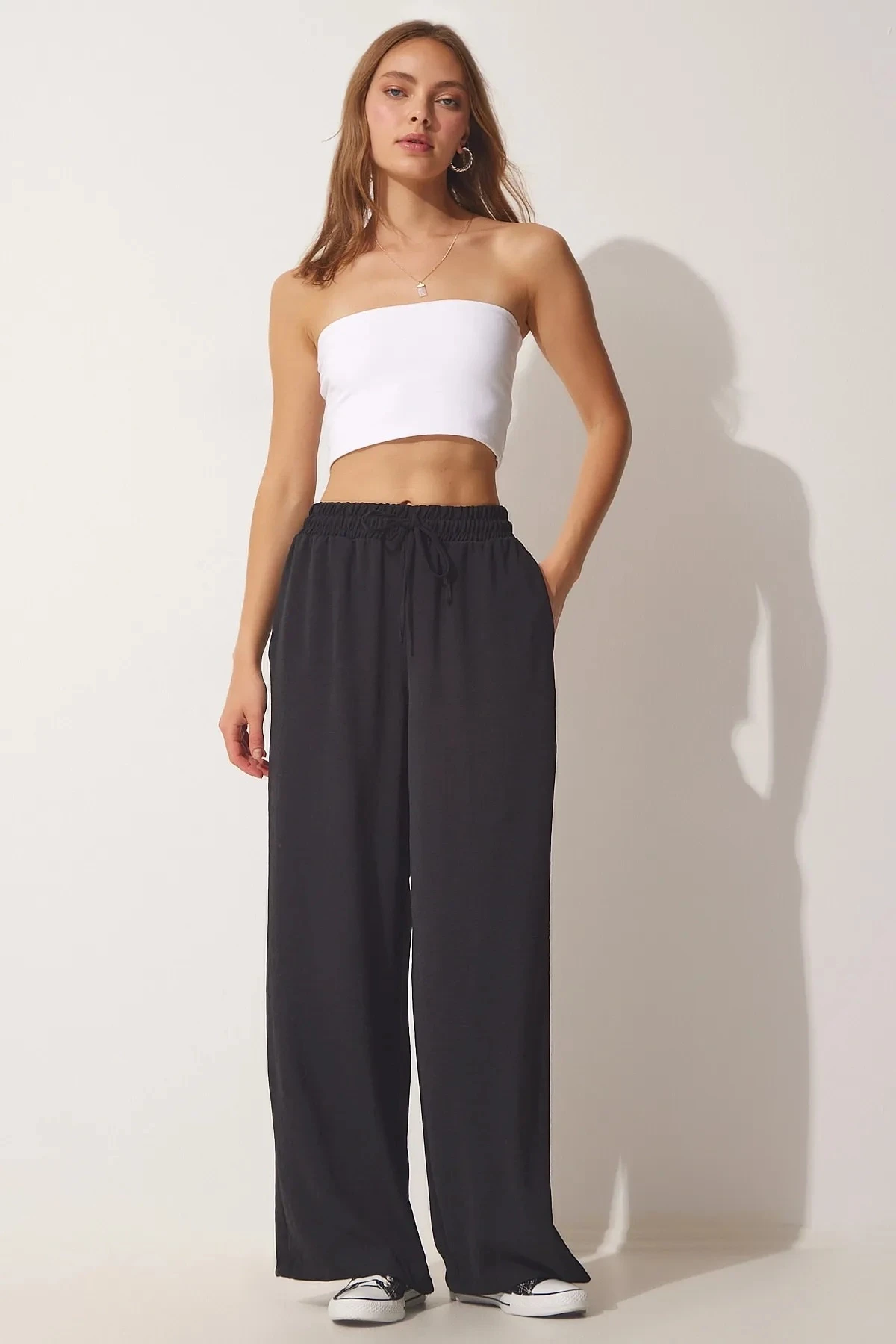 Kadın Siyah Cepli Beli Lastikli Bol Paça Ayrobin Pantolon HZL24W-BD165831