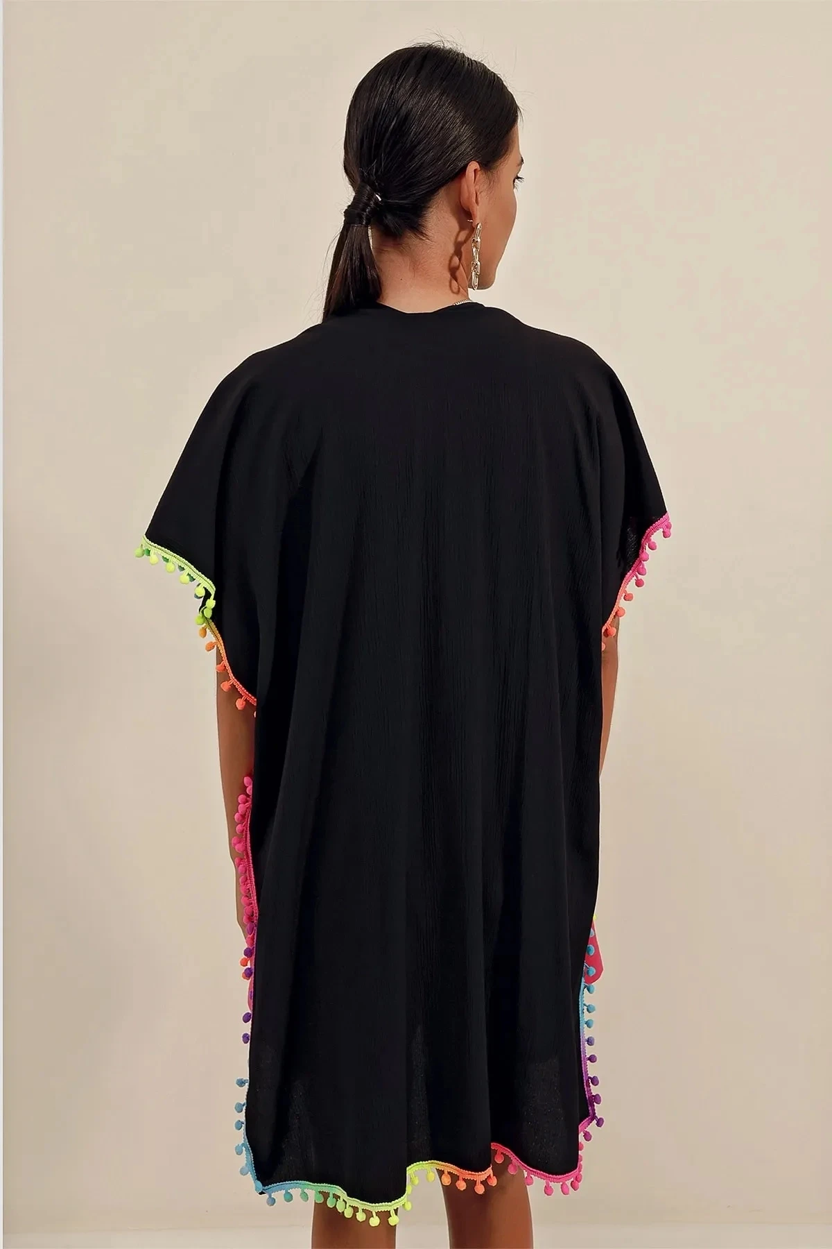 Kadın Siyah Önü İp Bağcıklı Renk Detaylı Oversize Kimono HZL23S-BD158991