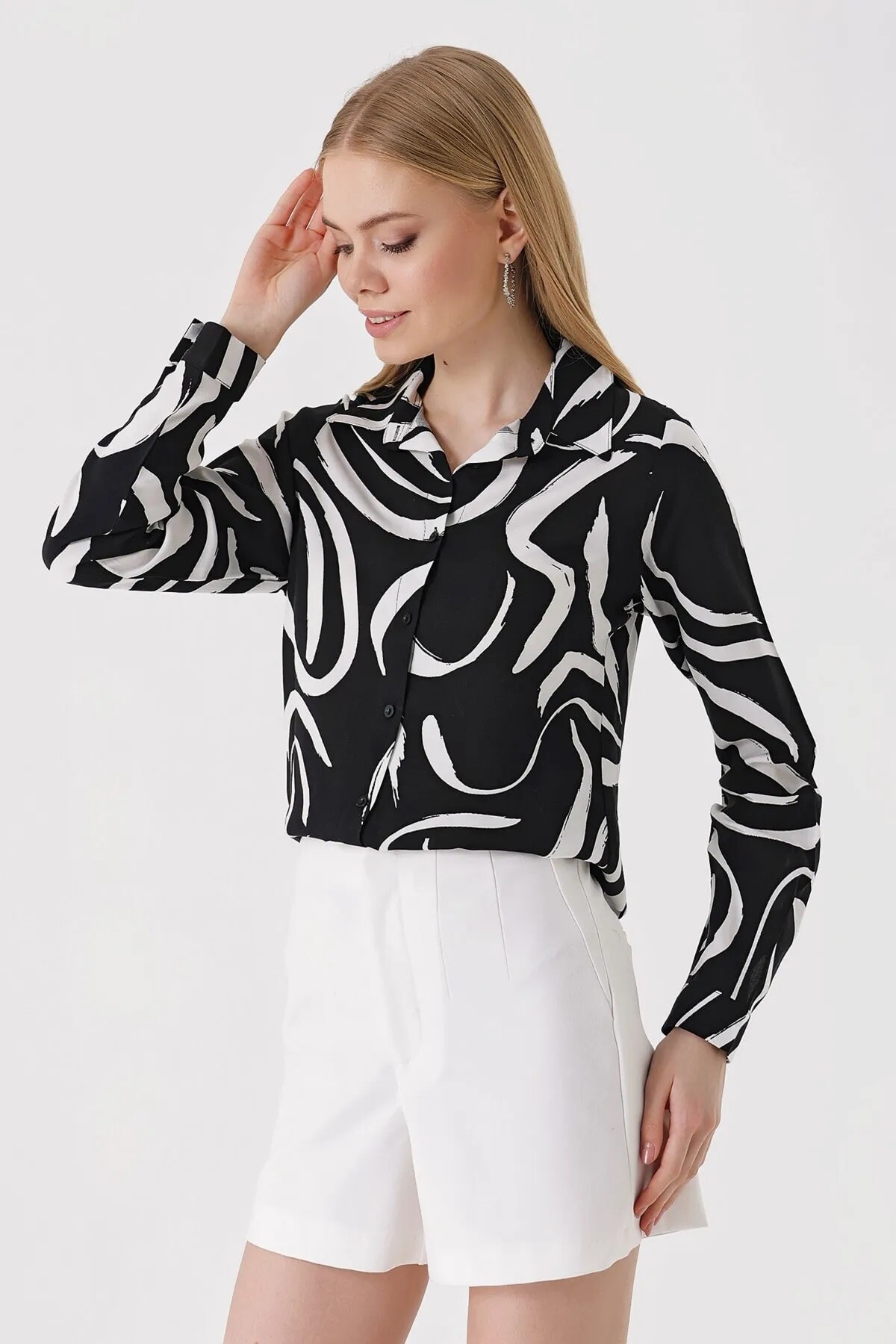 Kadın Siyah Desenli Fit Viskon  Gömlek HZL23W-BD137851