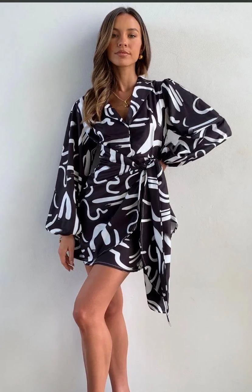 Kadın Siyah Desenli Kol Bileği Lastikli Ceket Yaka Dijital Baskı Mini Elbise HZL24S-FRY121231